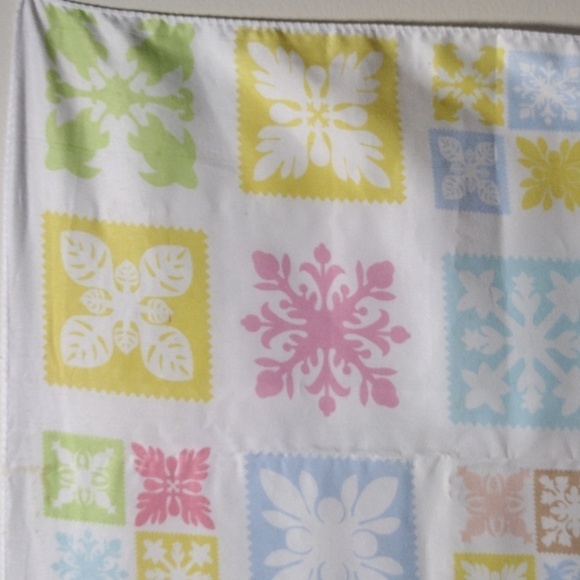 White Colorful Floral design Quilted Pattern Scarf 26x26 -inch - Good Condition - Picture 7 of 13